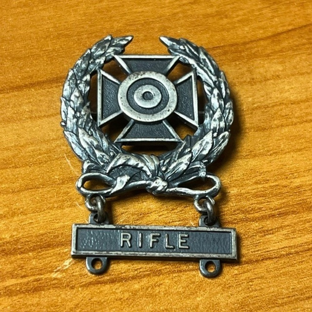 Vintage US Army Sharpshooter Marksmanship Badge with Rifle Component Bar